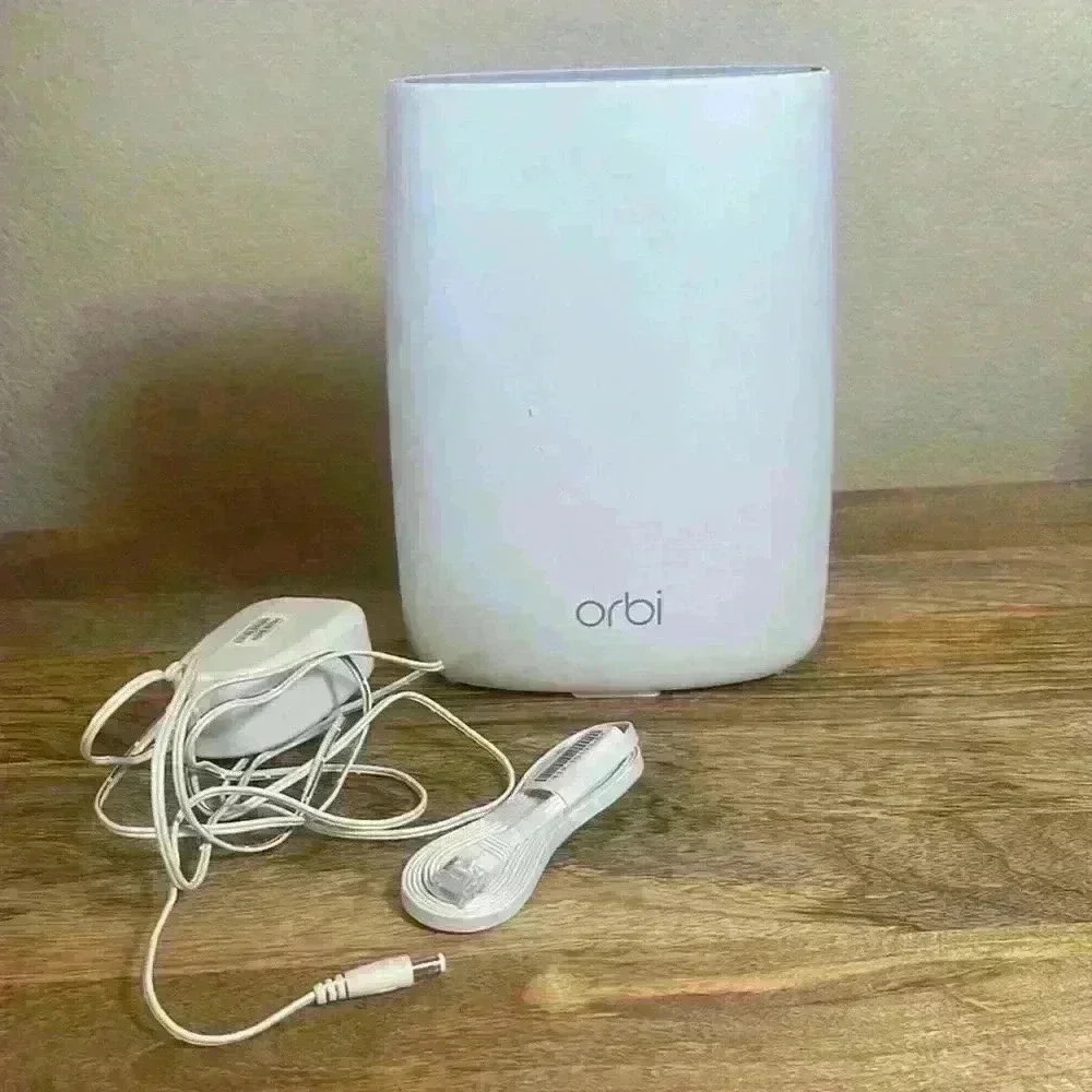 Orbi Tri-Band WiFi Router - Picture 3 of 5